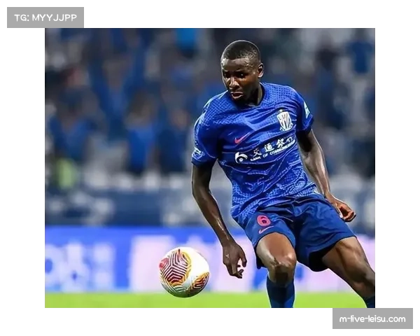 阿马杜重庆铜梁龙完成2次过人，中场持球推进能力值得关注